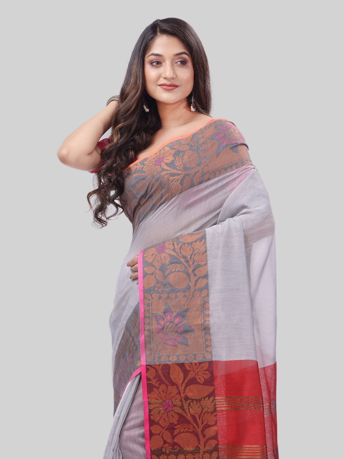DESH BIDESH Women`s Tant Cotton Silk Handloom Cotton Saree Pushpomala With Blouse Piece(Grey Red)